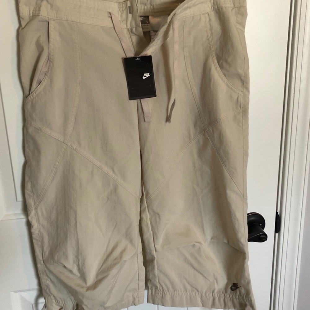 Women’s NIKE golf capris NWT
